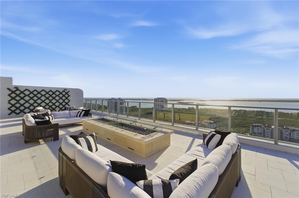 4810 Pelican Colony BLVD 704-19