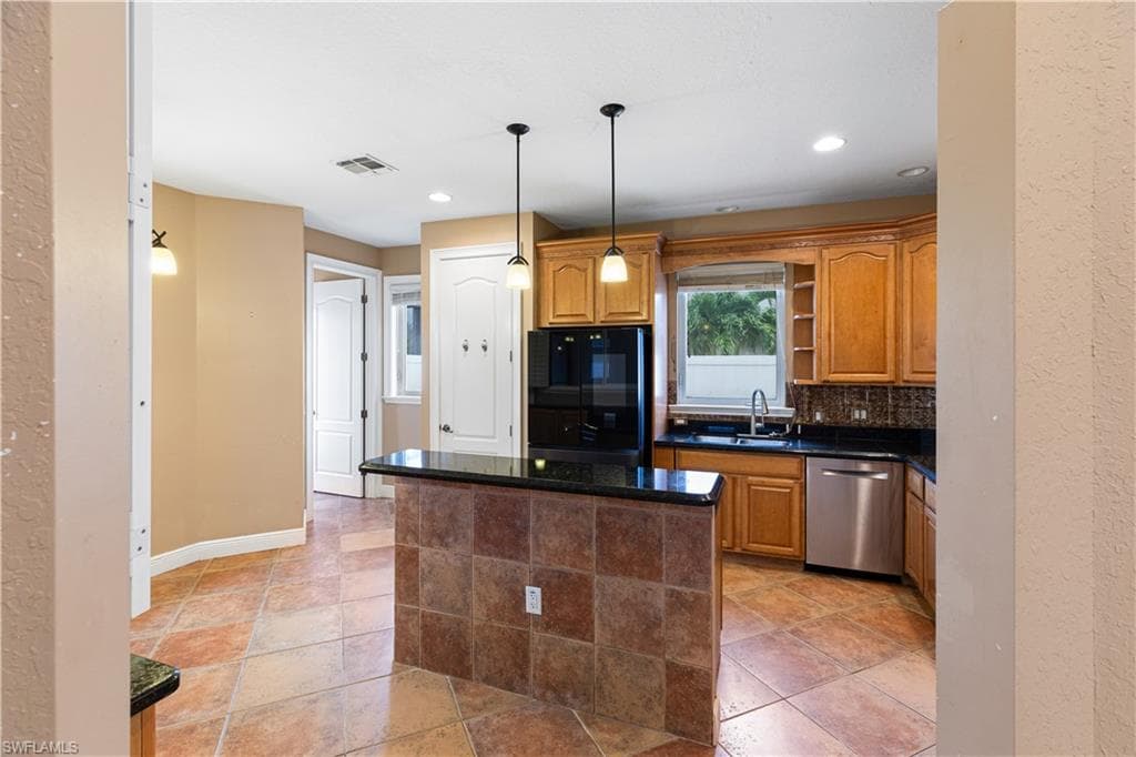 11913 Princess Grace CT-2