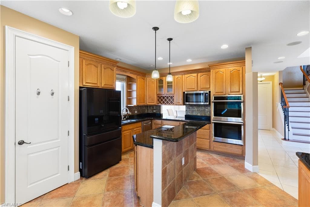 11913 Princess Grace CT-17