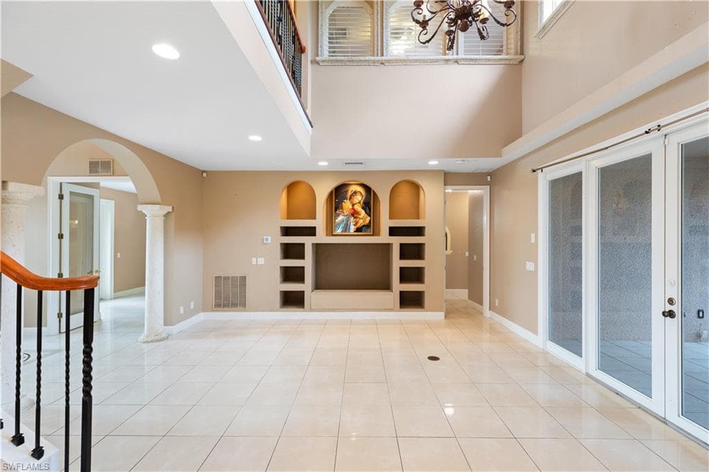 11913 Princess Grace CT-12