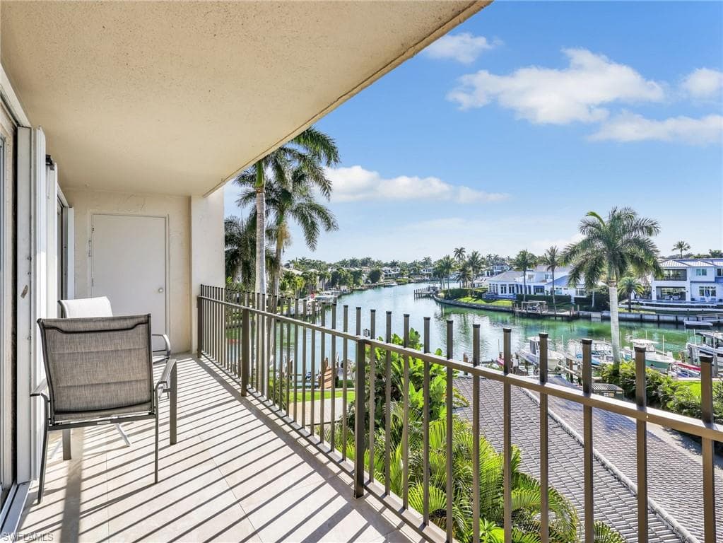 2150 Gulf Shore BLVD N 407-16