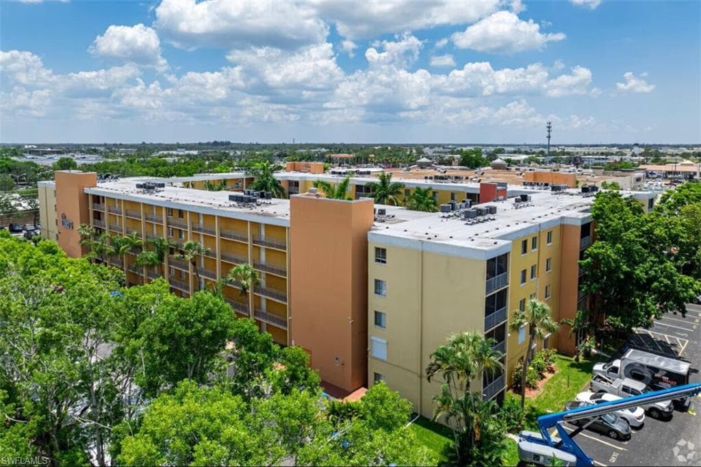 2366 Mall DR 514-14
