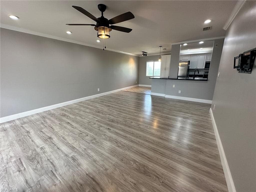 2366 Mall DR 514-15