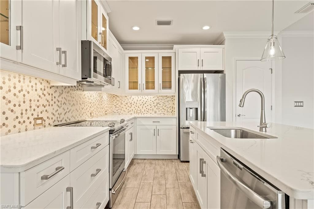 6954 Avalon CIR 703-4