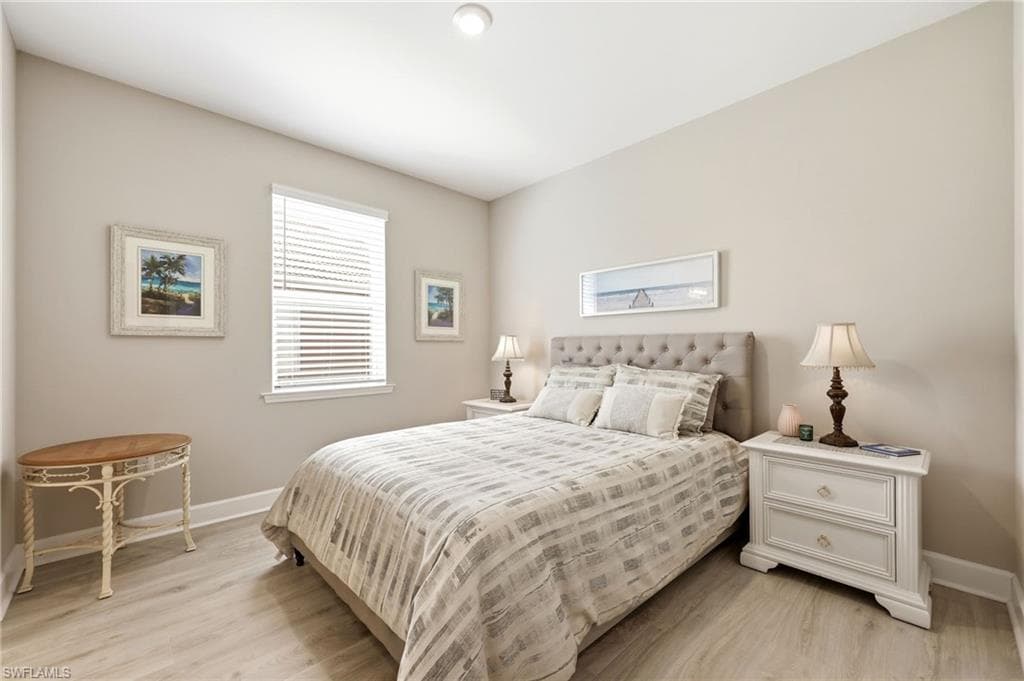 2094 Grove DR-17