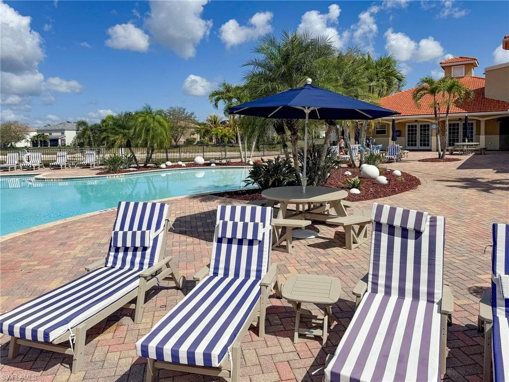 2094 Grove DR-38