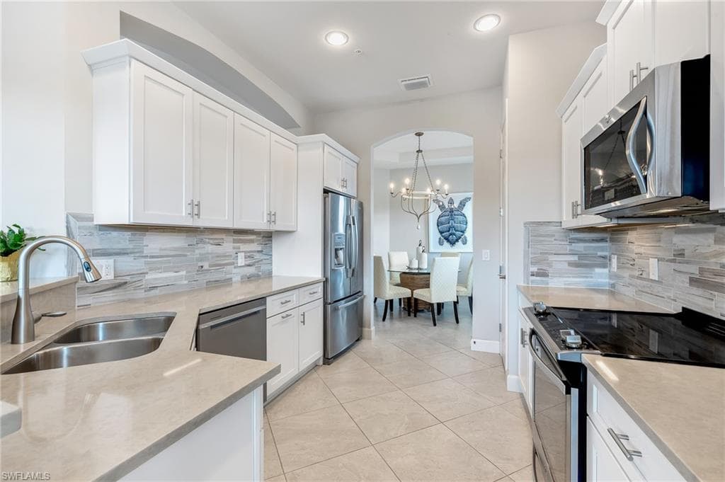 12058 Covent Garden CT 1203-6