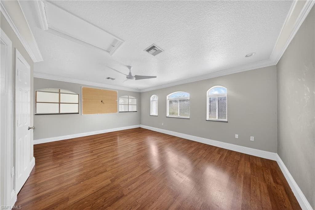 9730 Springlake CIR-16