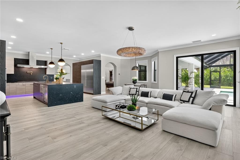 443 Weber BLVD S-33