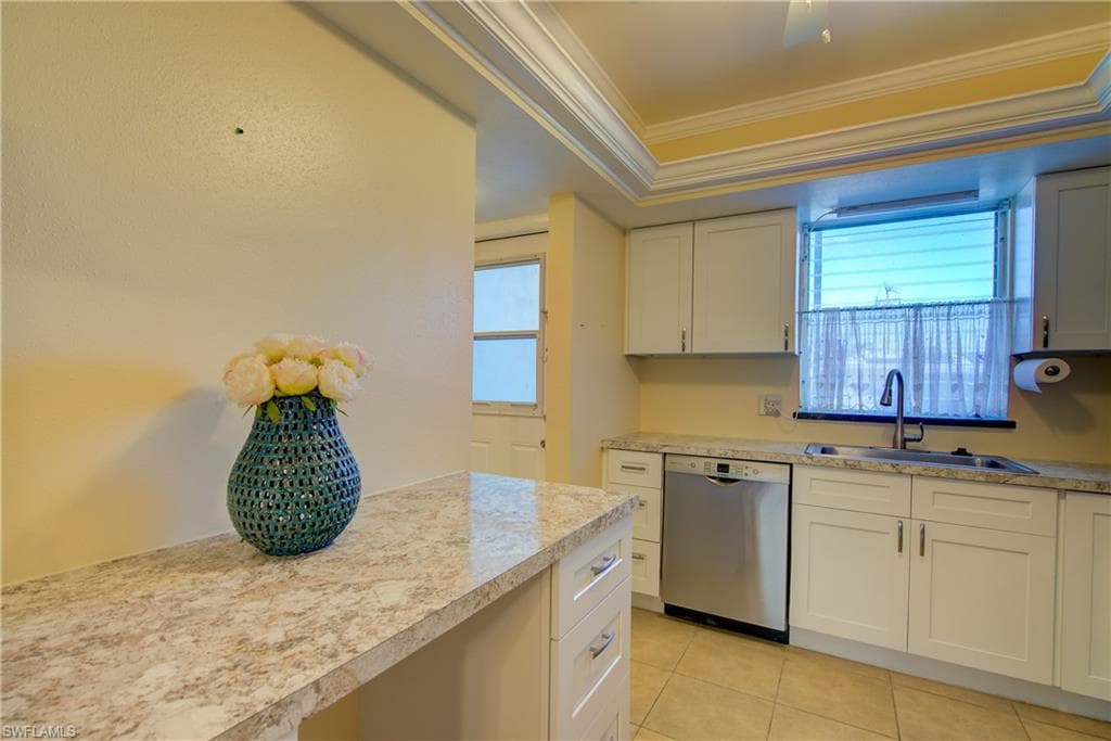 402 SE 42nd TER 3-3