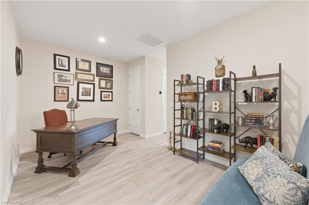 13017 Pembroke DR-15