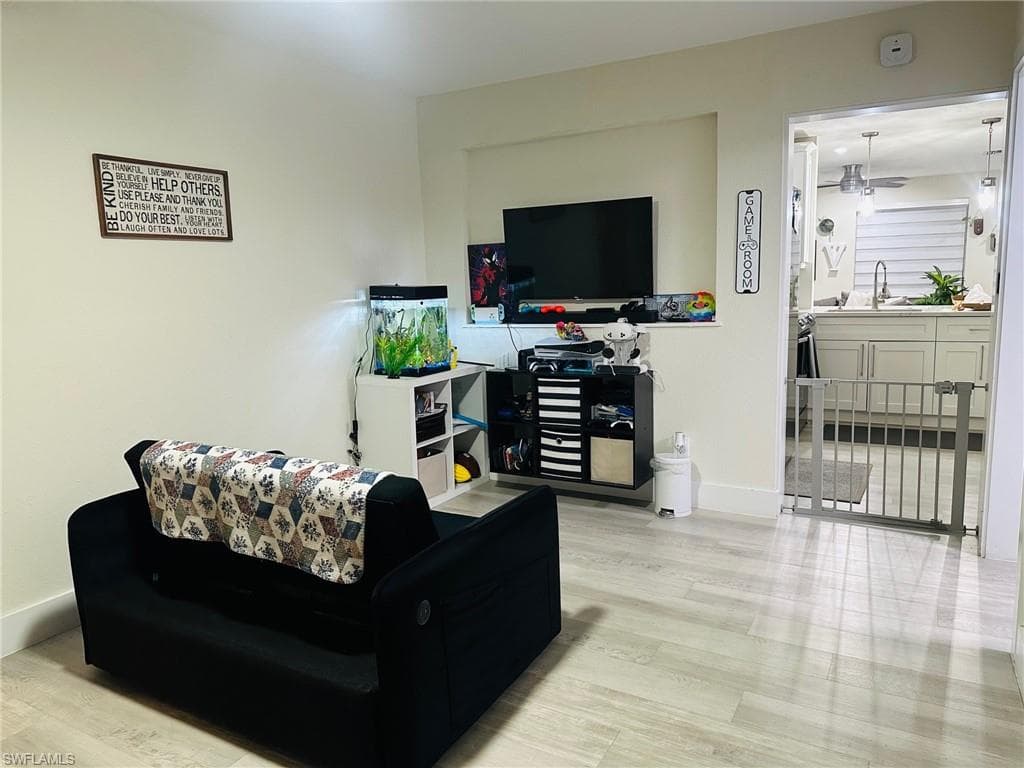 3323 Guilford CT-13