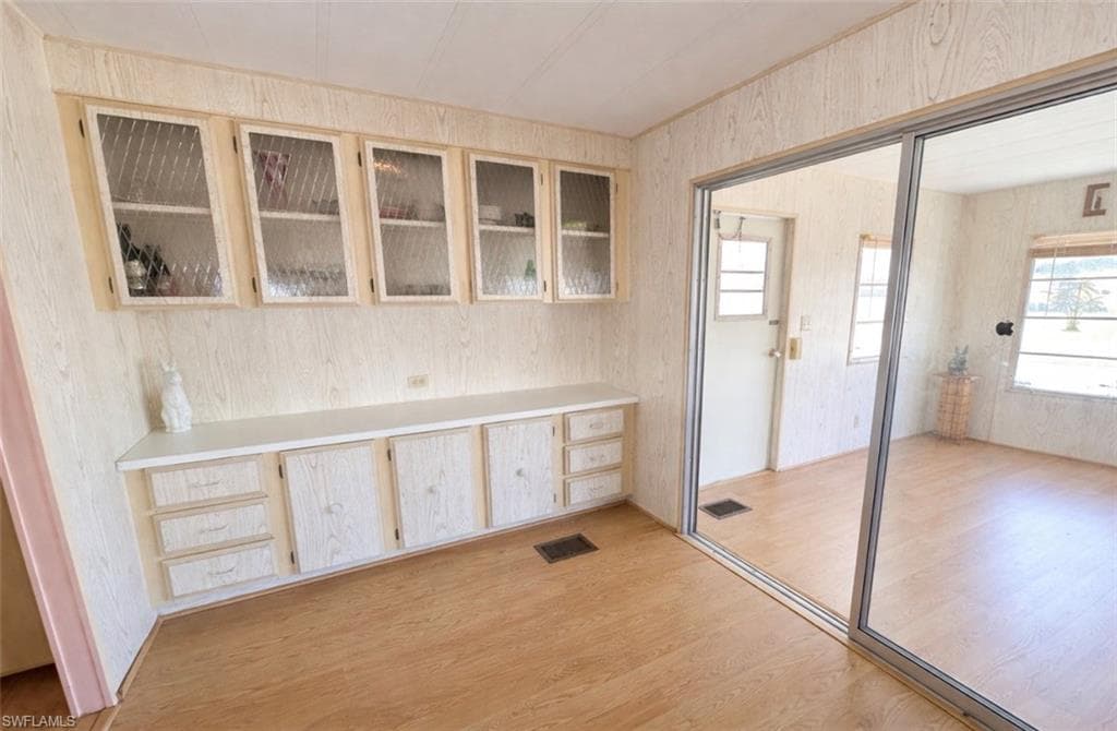 26110 Princess LN-18