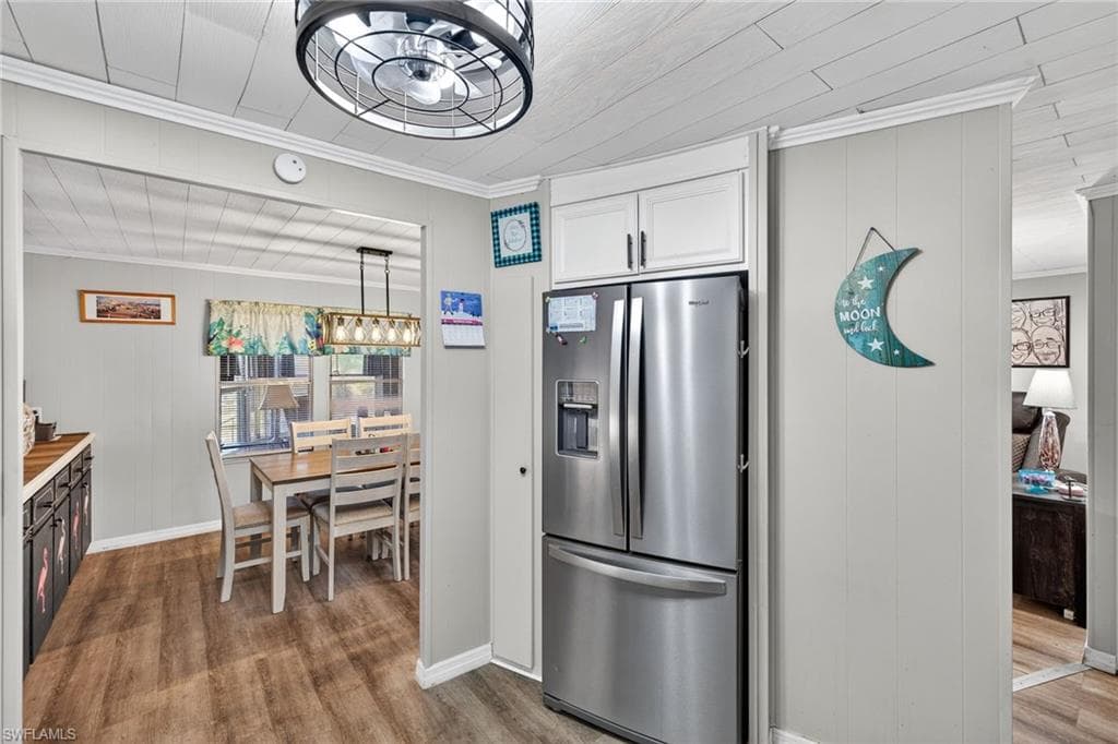 860 Moonlight DR-4