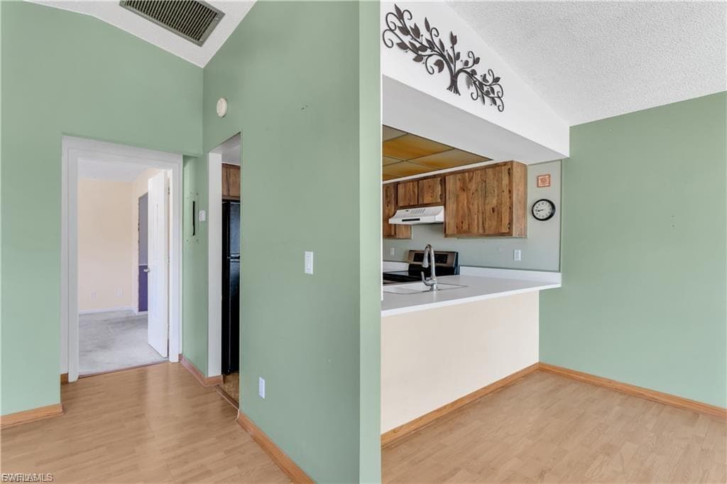 5761 Foxlake DR F-20
