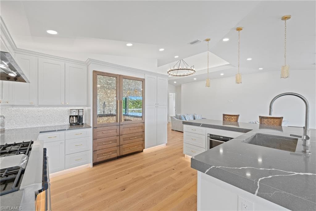 1836 Harbor LN-11