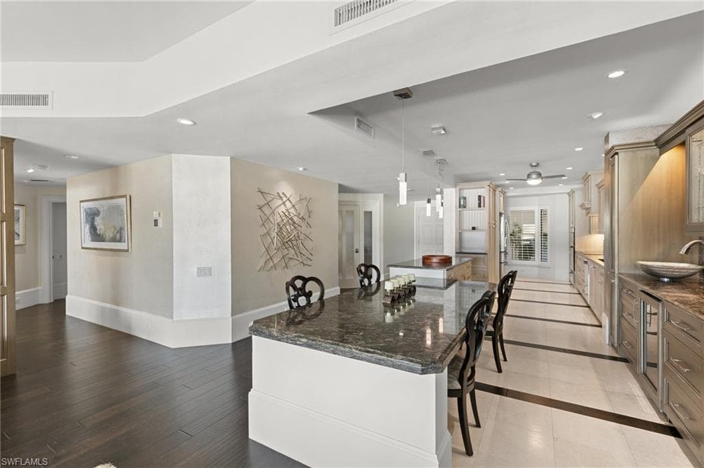 406 La Peninsula BLVD 406-20