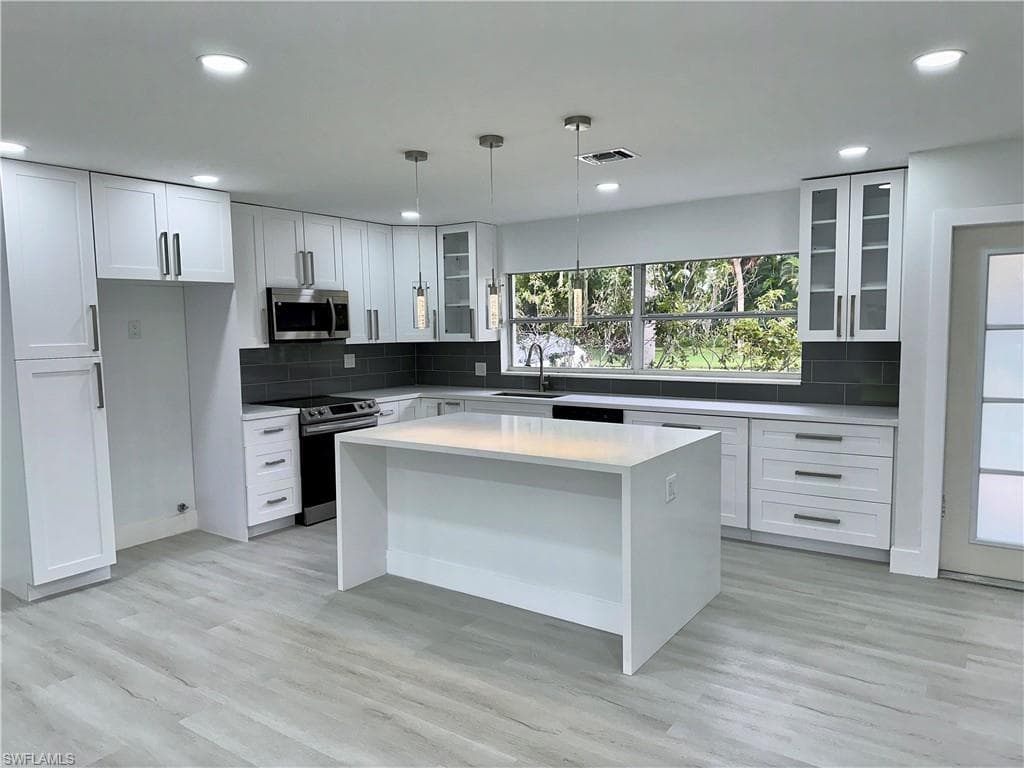 6187 Island Park CT-4