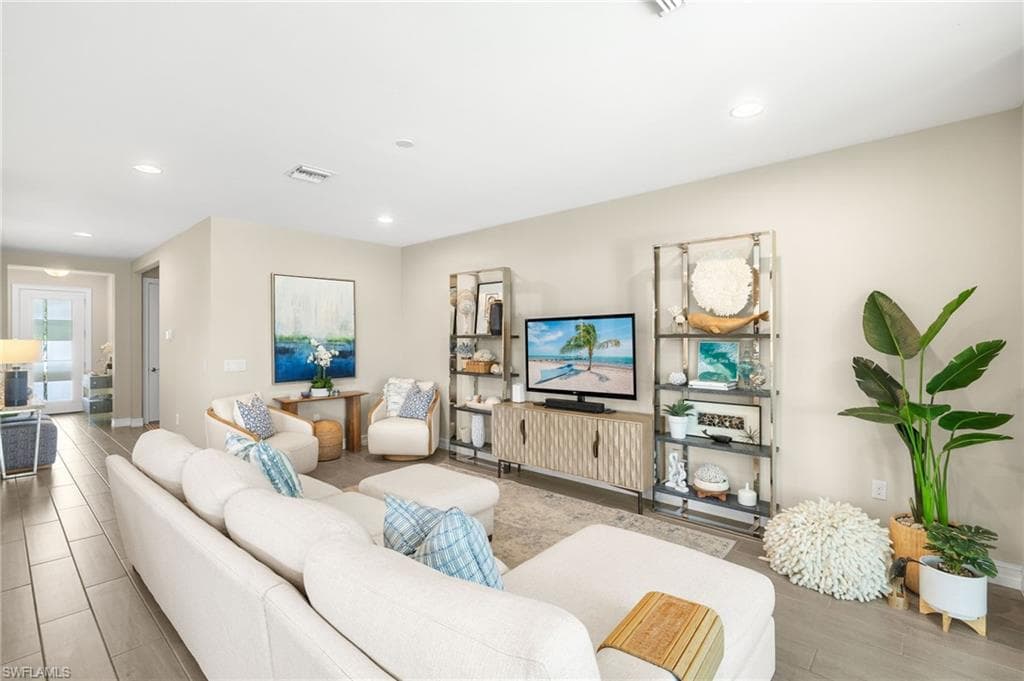 14546 Tropical DR-2