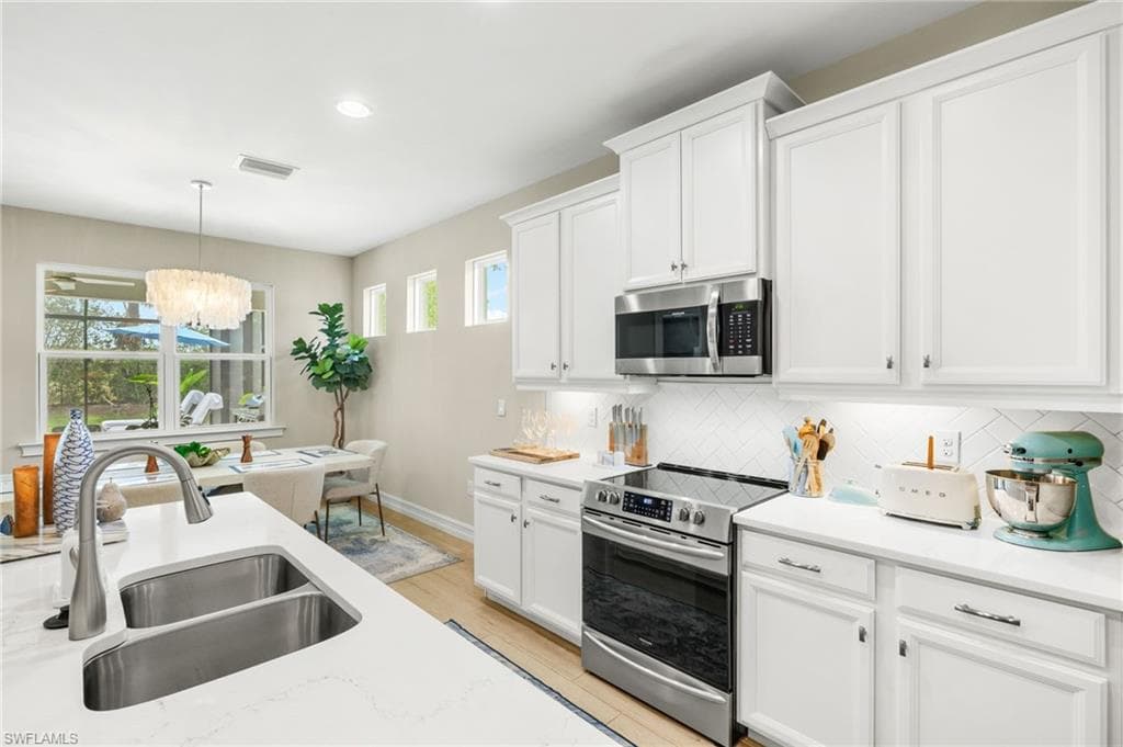 14546 Tropical DR-12