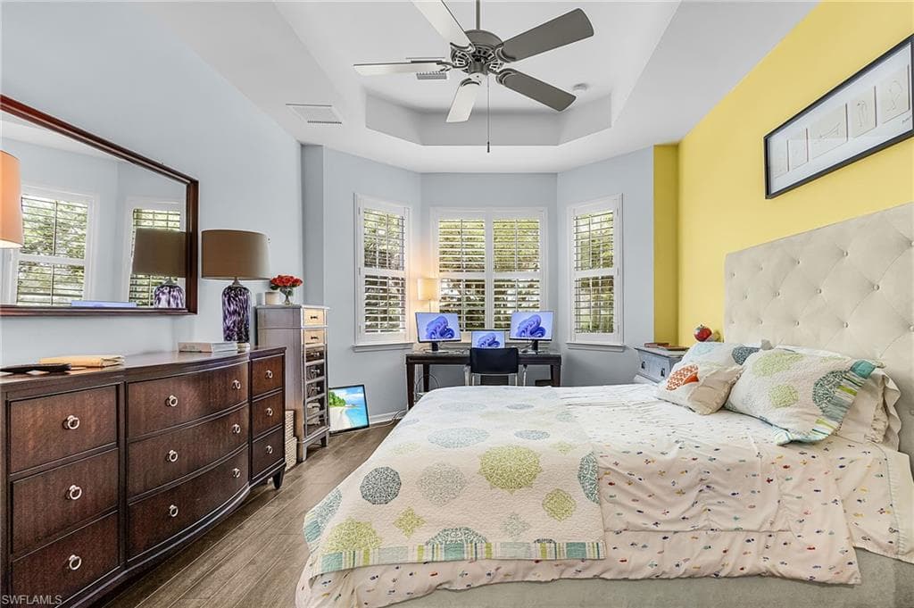 8446 Sumner AVE-16