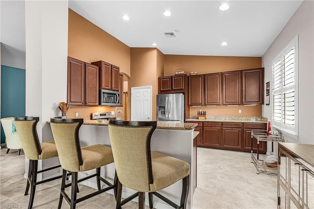 8446 Sumner AVE-11