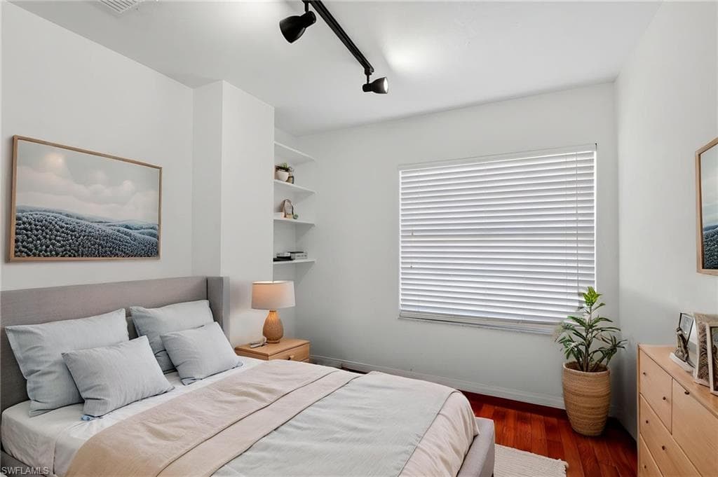 29 SE 10th AVE-40