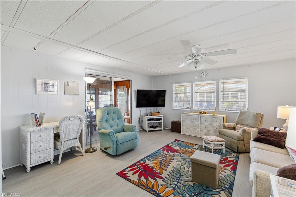 3373 Rainbow LN-3