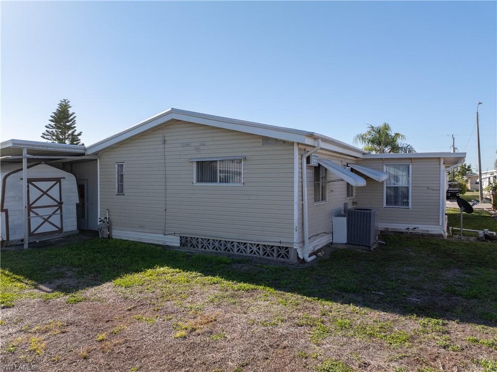 3373 Rainbow LN-36