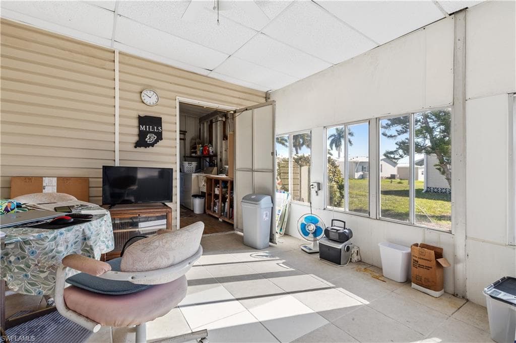 3373 Rainbow LN-28