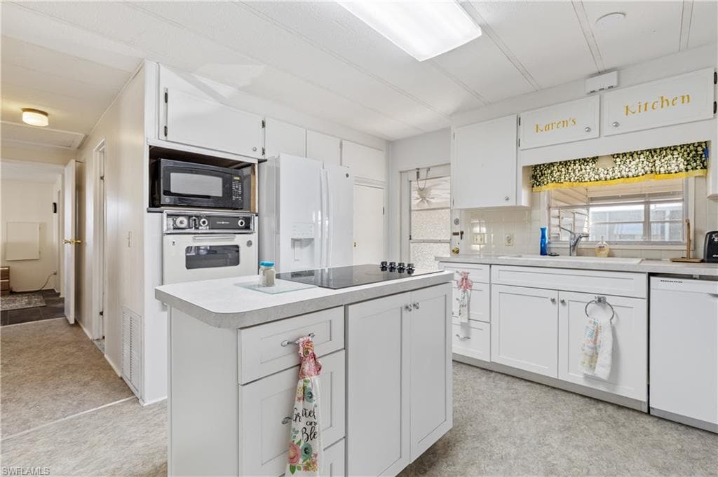 3373 Rainbow LN-14