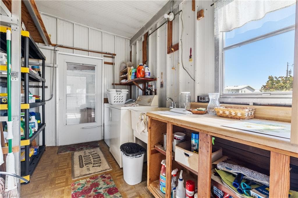 3373 Rainbow LN-31