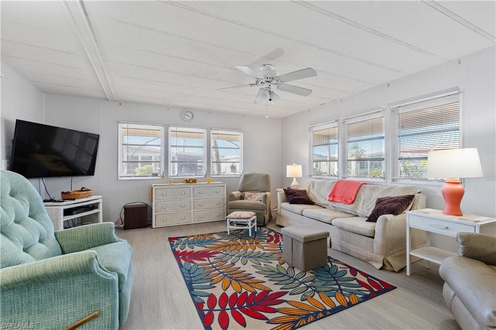 3373 Rainbow LN-4
