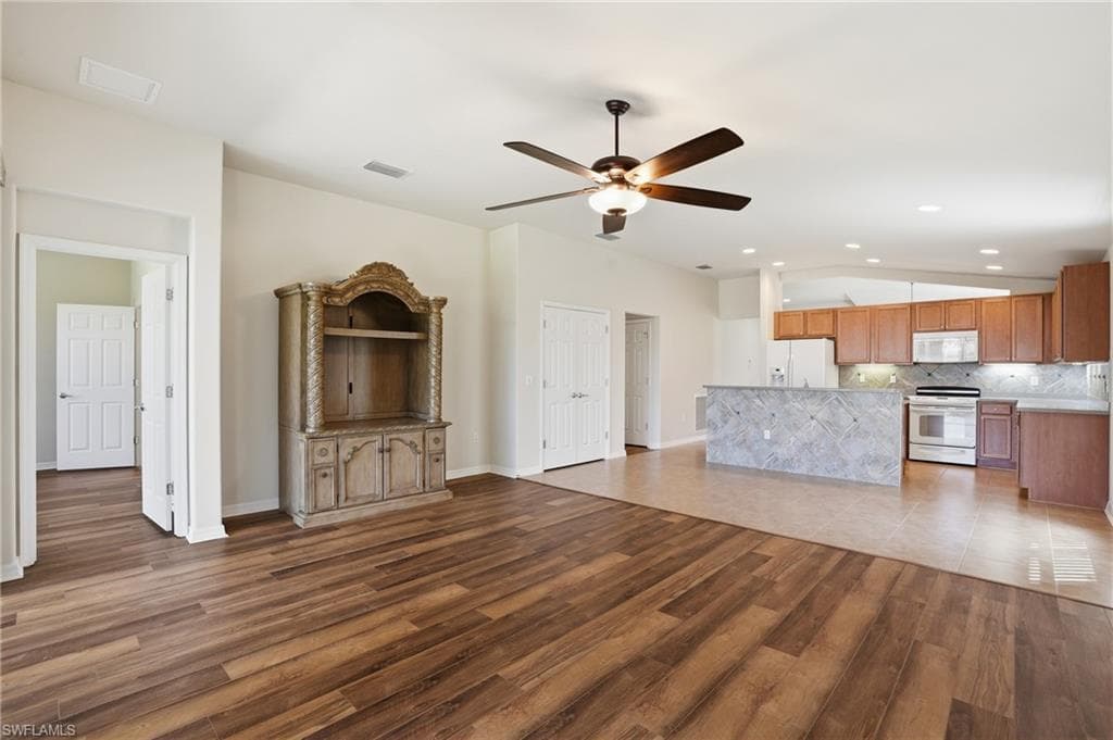 2457 Sutherland CT-9