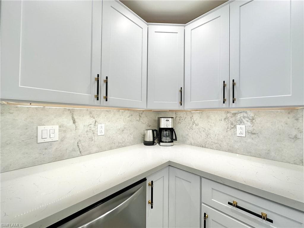 3639 Kent DR-19