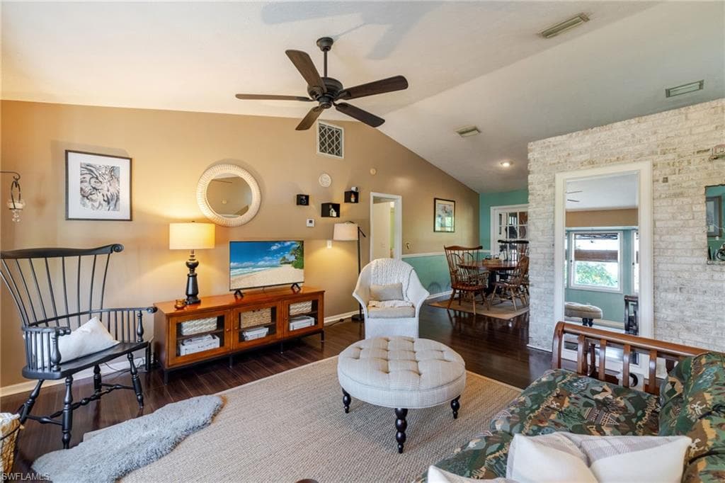 4730 Pembrooke LN-5