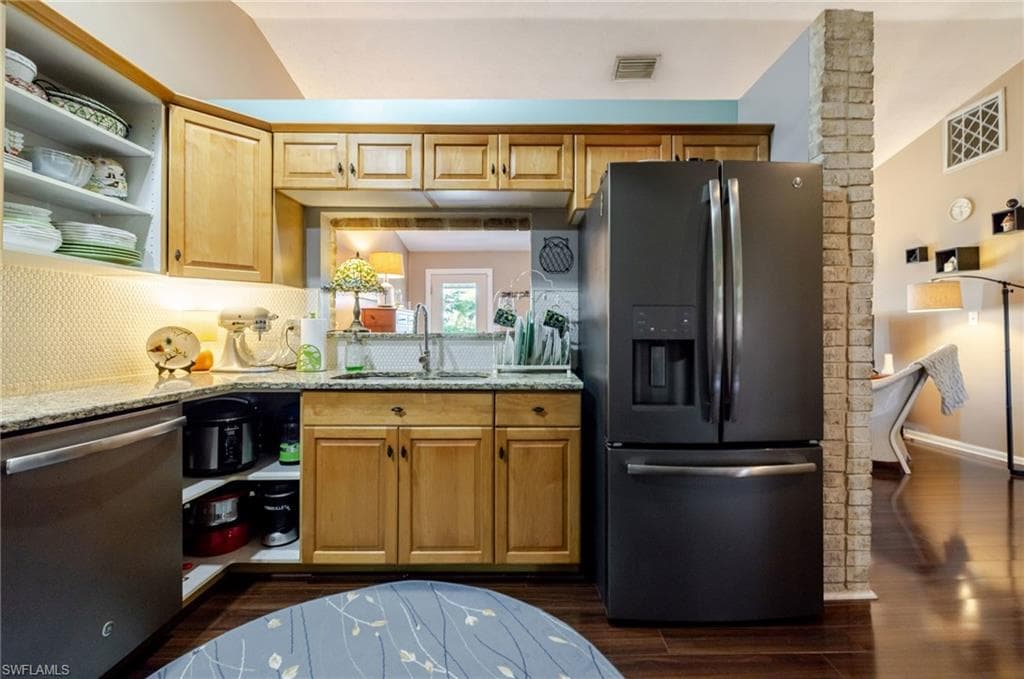 4730 Pembrooke LN-9