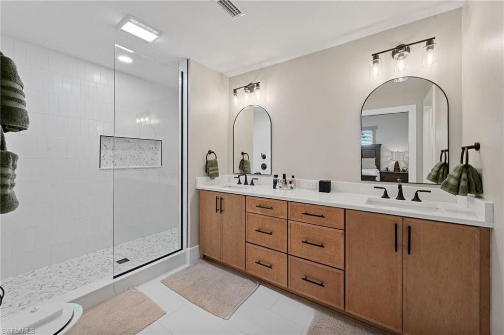 2647 Michigan AVE-23