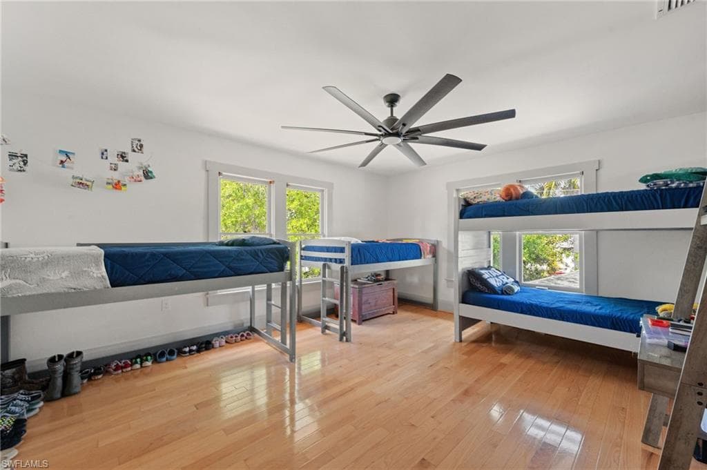 2647 Michigan AVE-27