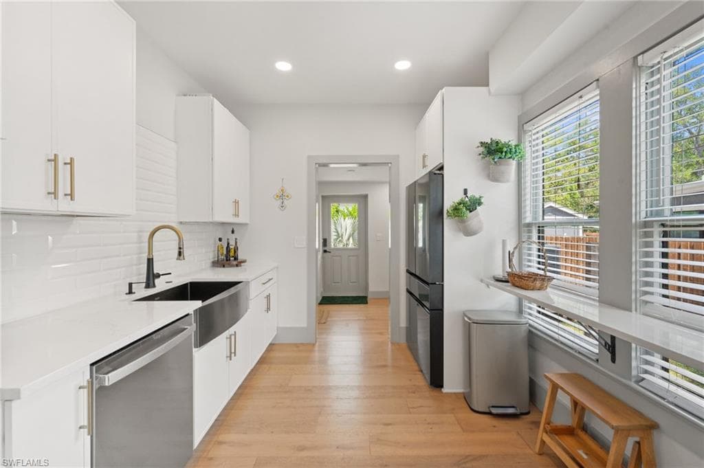 2647 Michigan AVE-16
