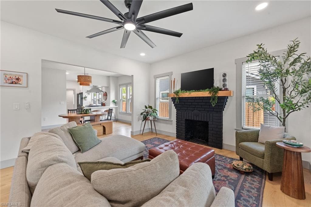 2647 Michigan AVE-5