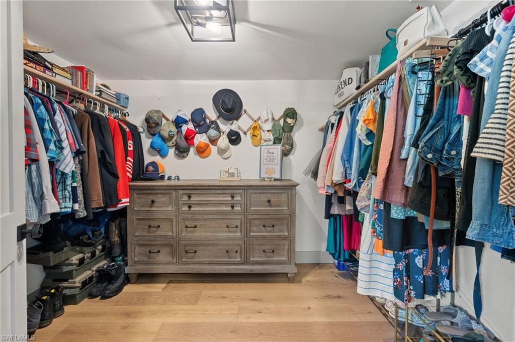2647 Michigan AVE-24