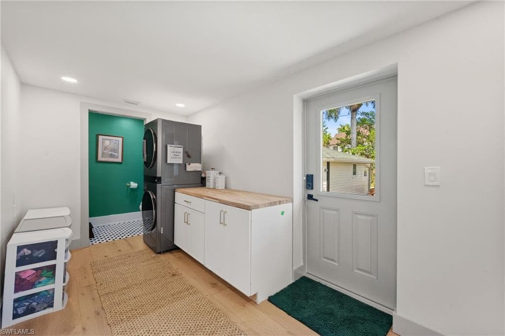 2647 Michigan AVE-30