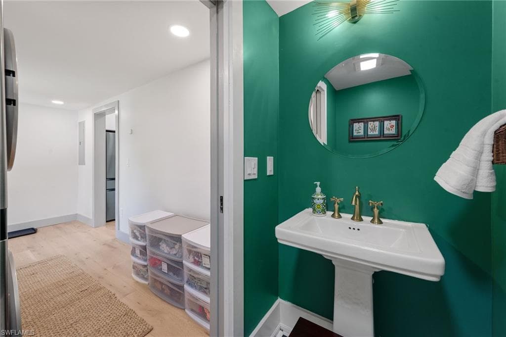 2647 Michigan AVE-31