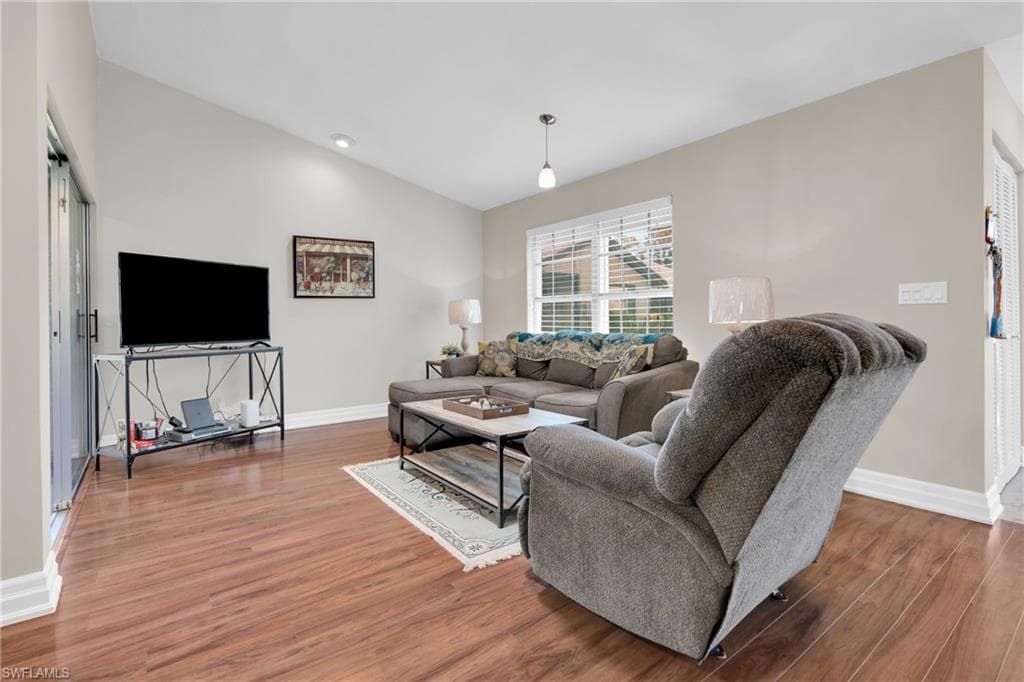 10438 Lakeport CT-5