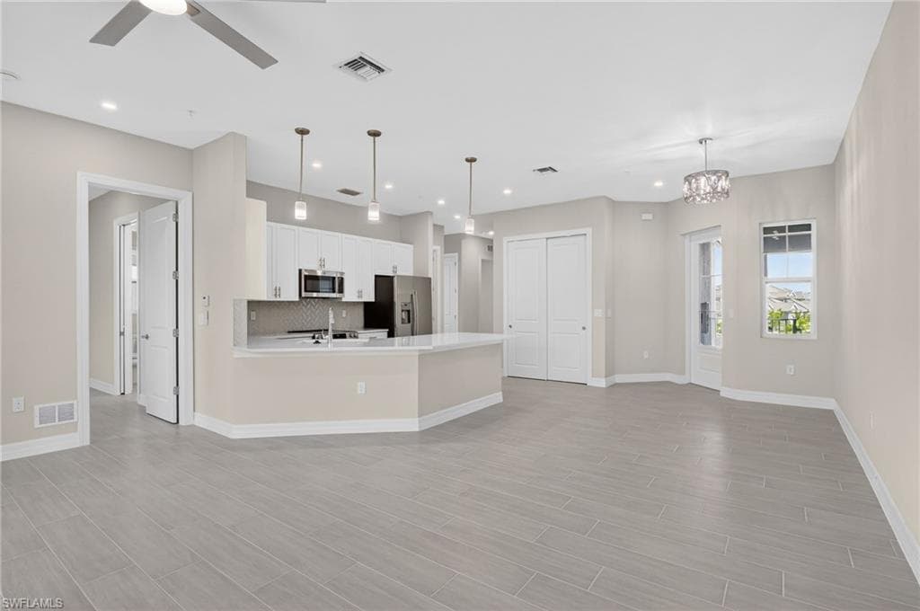 286 Indies DR E 202-3
