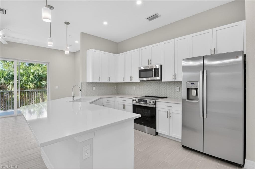 286 Indies DR E 202-5
