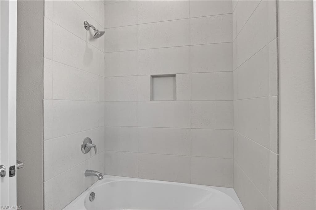 286 Indies DR E 202-15