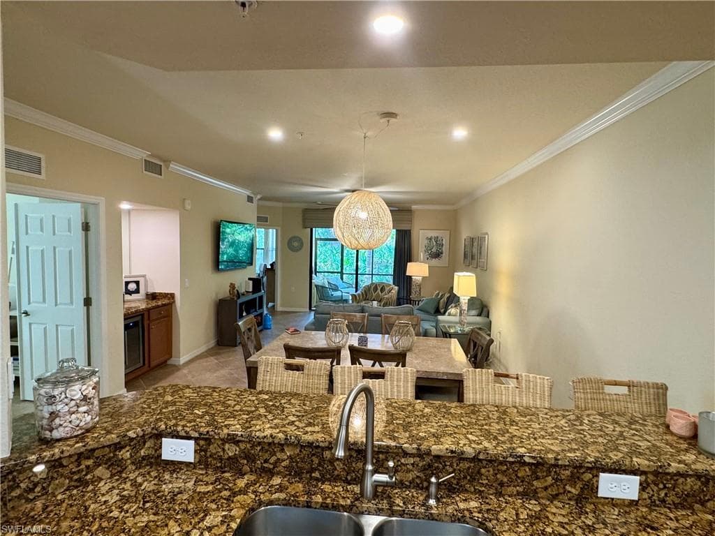 13761 Julias WAY 311-13
