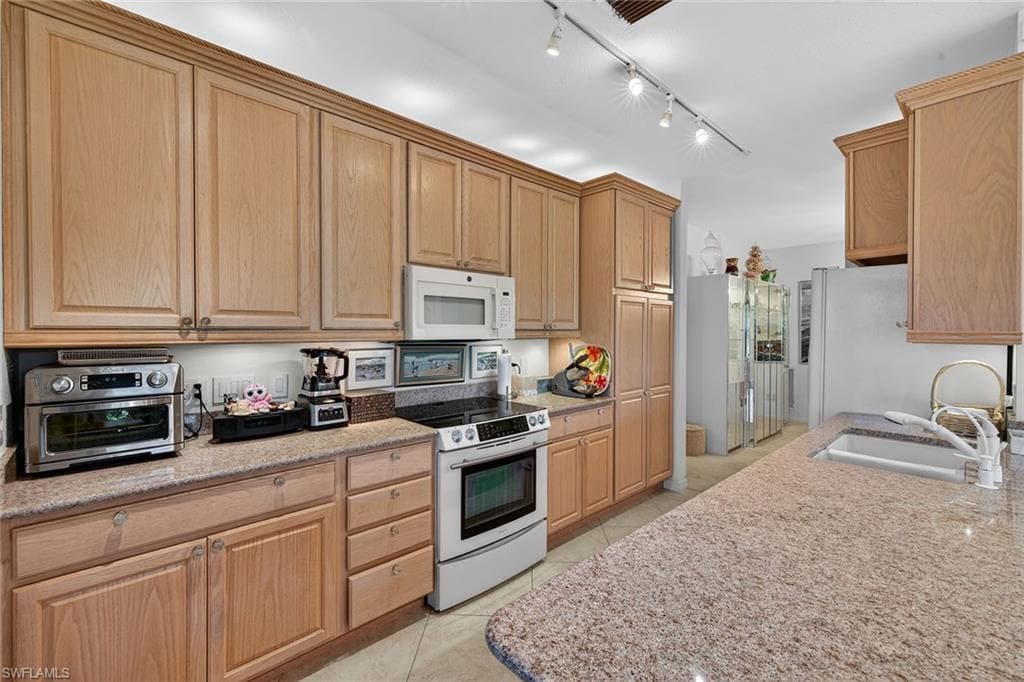 9560 Village View BLVD-7